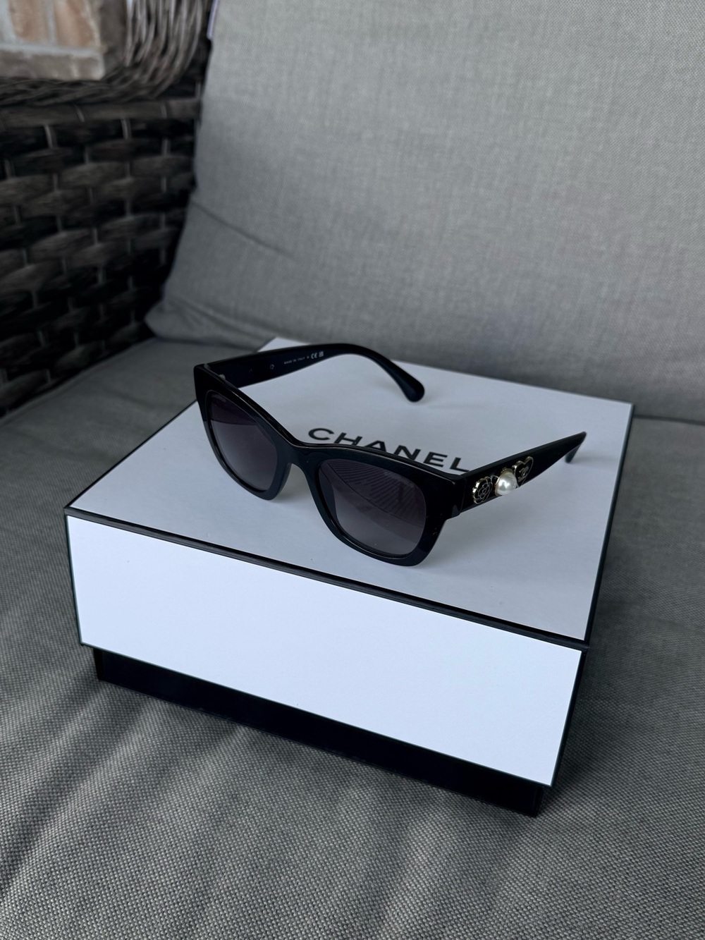 CHANEL Black Cat-Eye Sunglasses with Pearl & CC Emblem - Picture 1 of 10